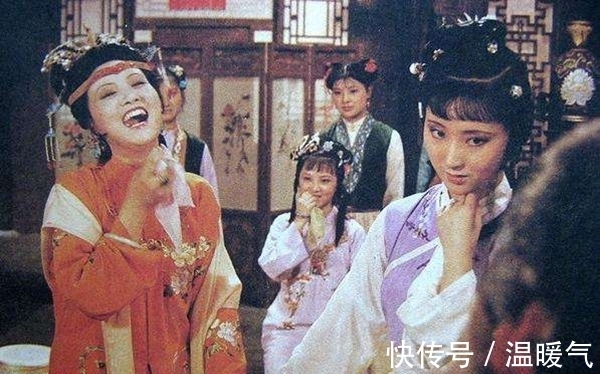 螃蟹宴@王熙凤在贾母跟前有多会说?这三次奉承话,大多数人都不会