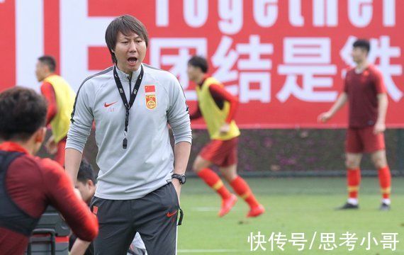 主帅|李铁下课后首亮相!与新主帅李霄鹏合影很开心，心情丝毫未受影响