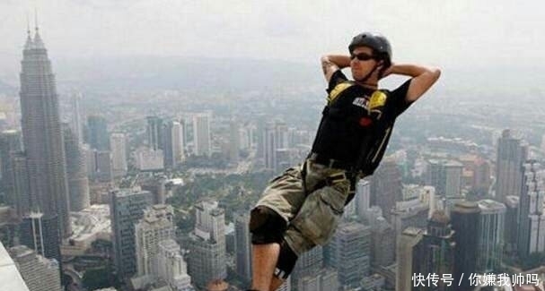 古怪的吉尼斯世界之最:60秒连吻111人,第二项太危险!