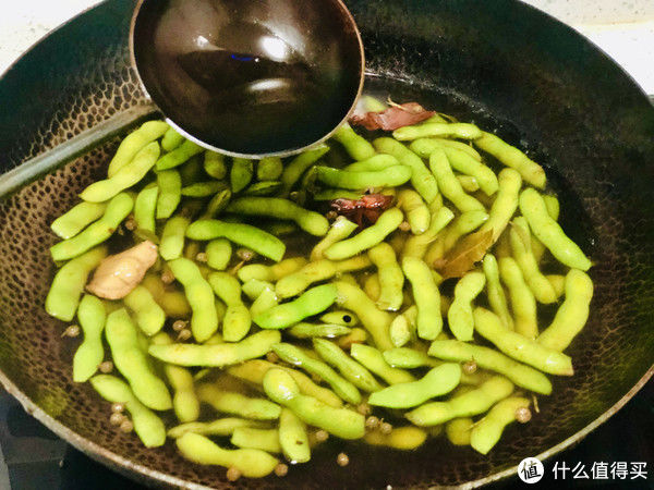 鲜嫩|烧烤店师傅透漏：煮毛豆多加一步，颜色翠绿还入味儿，想不香都难