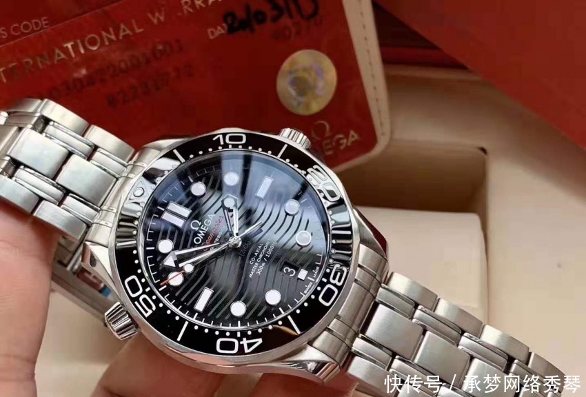 欧米茄|天热了该戴潜水表了,这三款“杀伤力”太强了