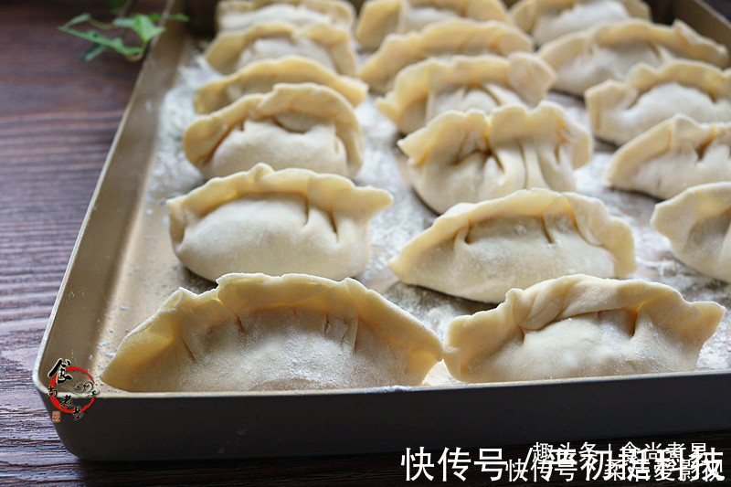 面食|第一次用此食材调饺子馅，连生姜都免了，鲜香多汁，好吃到爆