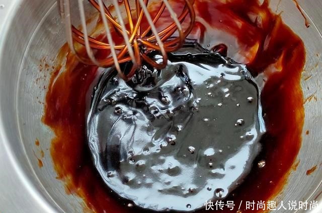  好看|网红黑金月饼的详细做法，好看又好吃，步骤详细包你会