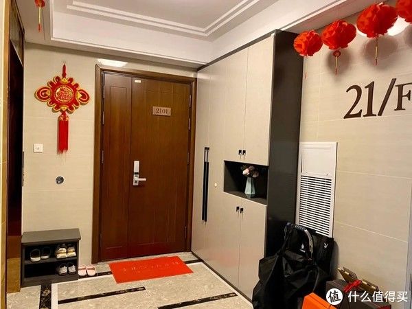 电梯|走廊放鞋柜常见,但还是第一次见这么和睦相处,你觉得这样好吗?