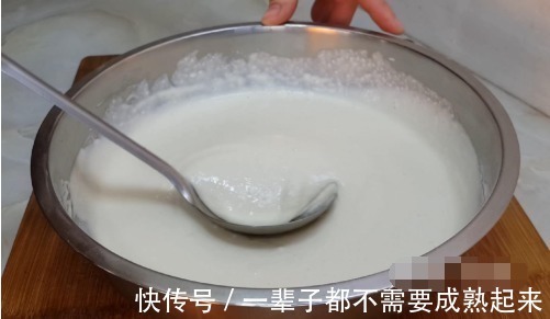 搅拌均匀|以后大米就这样做,加3个鸡蛋,不用煮不用蒸,比披萨馅饼都好吃