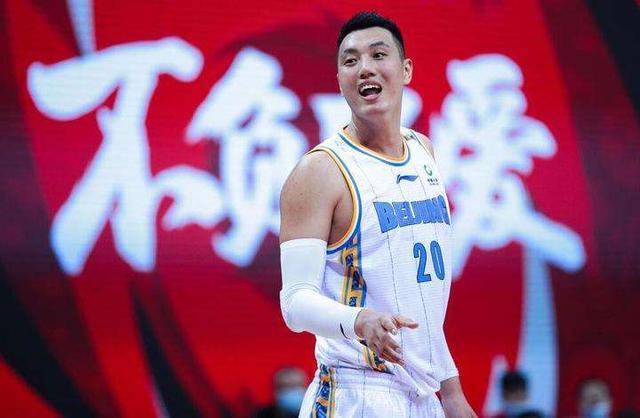 韩德君|CBA丧失底线,翟小川飞踹对手安然无恙,辽篮外援却被罚款禁赛