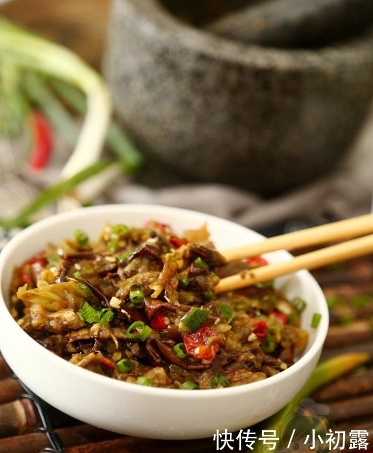 做茄子, 农村妈妈的妙招, 只用几滴油, 好吃得不行不行的!