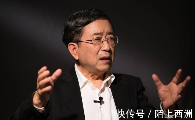 恒河晨浴|余秋雨到印度,看到的“恒河晨浴”让他狂吐不止:这是真实的印度