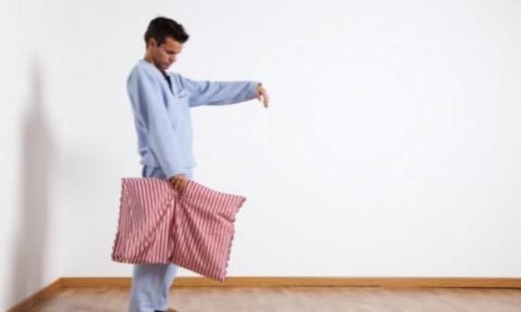 小腿抽筋|肝不好的人，晚上睡觉时常见4个“表现”，一发现赶紧去检查下！