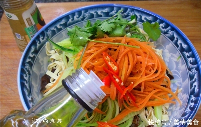 这几样食材搭配,简单又营养,焯一焯拌一拌即可,清理肠道垃圾