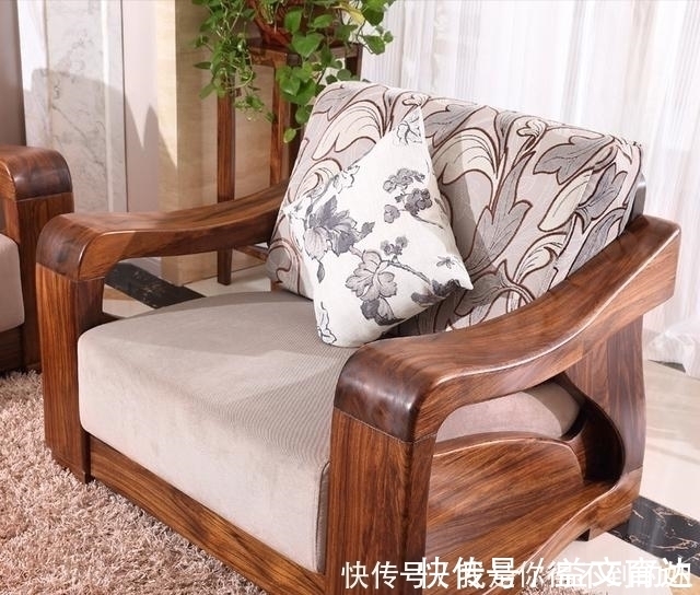 棉麻|传统的沙发已经淘汰,当下流行实木中式沙发,环保又舒适