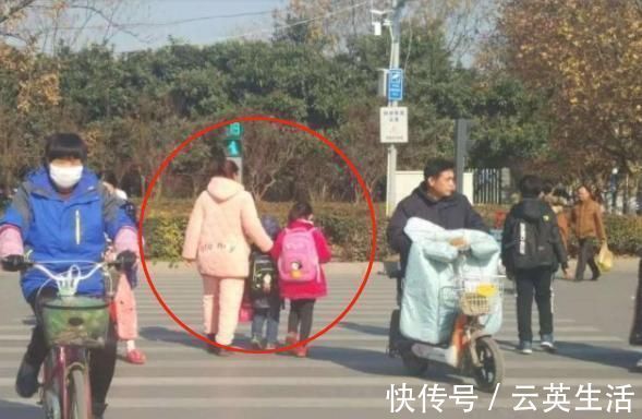 衣着|家长穿睡衣接娃,孩子“无脸见人”,网友:一点肉没露,丢啥人?