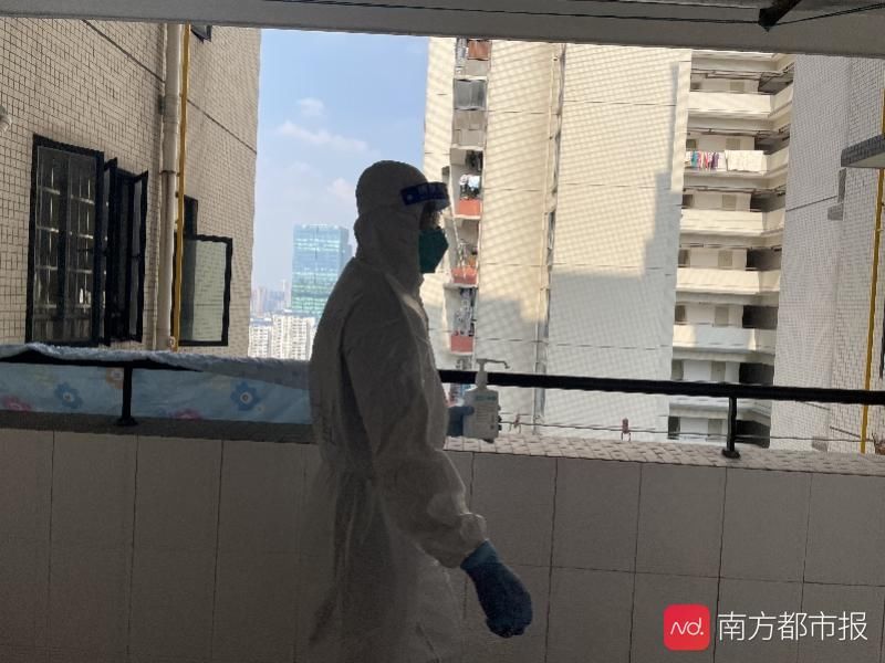 跑腿|广州封控区三人小组这几天：每天扫楼三百户，代居民跑腿开药