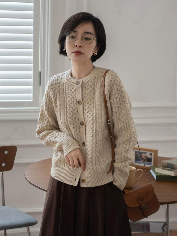 针织|奔三奔四的女人怎么穿?针织毛衣搭配长裤或半身裙,保暖又洋气