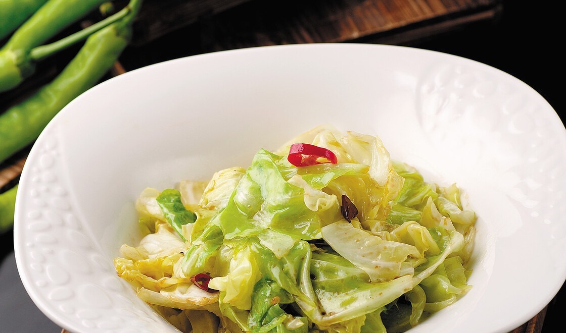 炒包菜，别再直接下锅了，牢记这1步，包菜更爽脆，颜色更翠绿