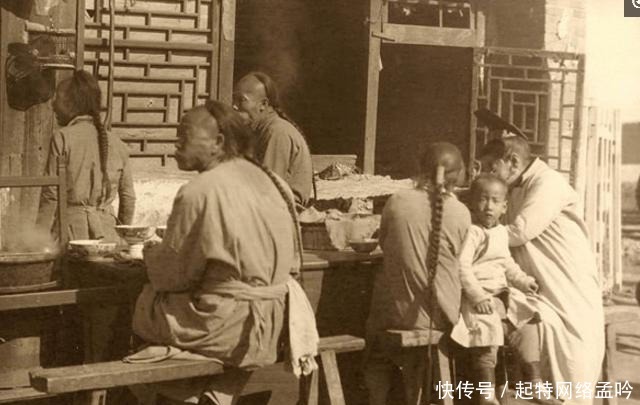 物品|在清朝的照片中，我们在很多场景里都会发现这件物品，无论男女