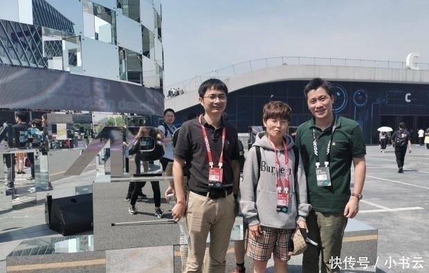 张昕|与阿里合伙人合影,两年净赚一百万,这个草根姑娘有什么魔力?