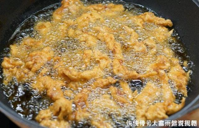 面粉|炸酥肉加“面粉”还是“淀粉”,很多人做错了,难怪不酥脆不香!