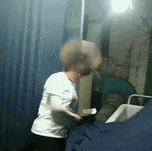 |搞笑GIF:你这是干啥呀,检查就检查呗,咋还炸毛了呢?