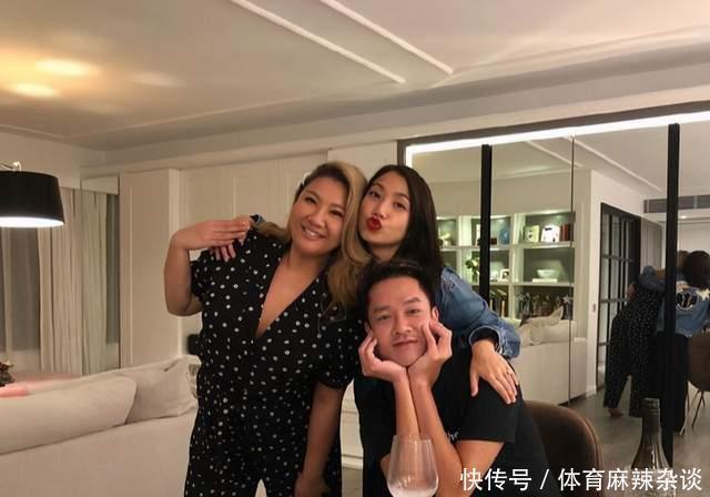 肥姐的女儿虽然瘦不下来,却也美得很有韵味,大码身材更吸引人