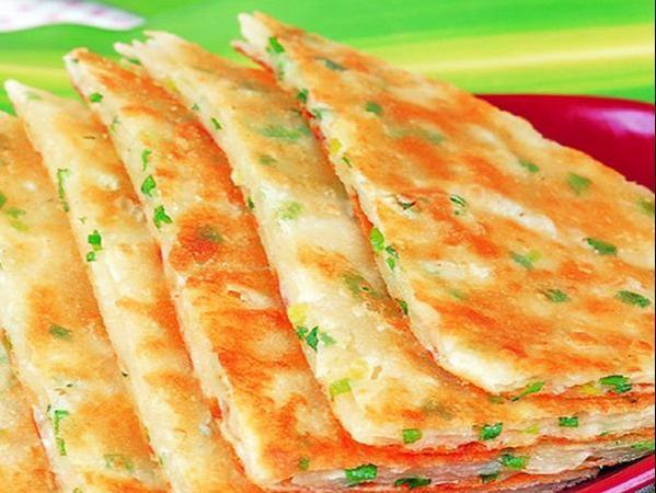 大厨|烙饼时,不能直接放入电饼铛,难怪发硬还不香,大厨教你正确做法