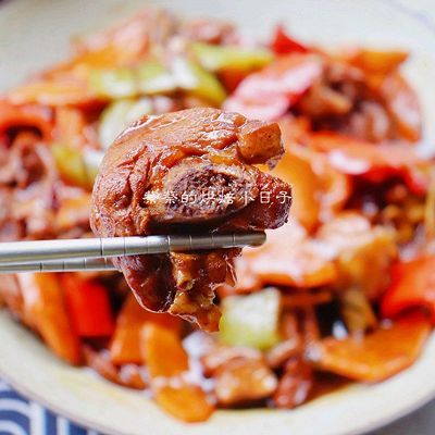豆瓣酱|#一勺葱伴侣，成就招牌美味#青椒炒鸡腿