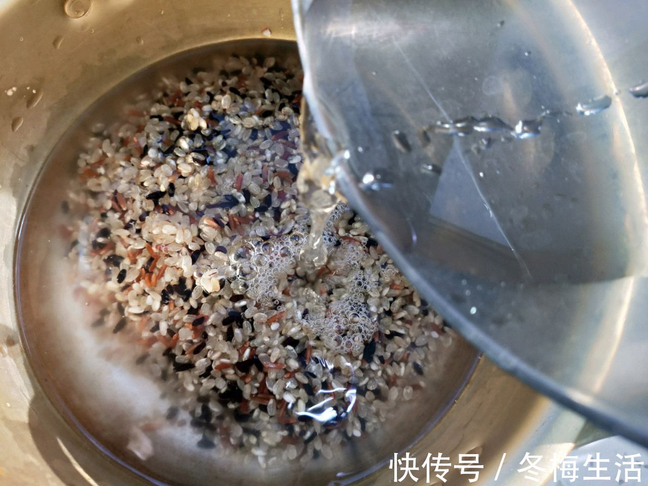 浸泡|杂粮营养丰富,煮成米饭,又香又好吃