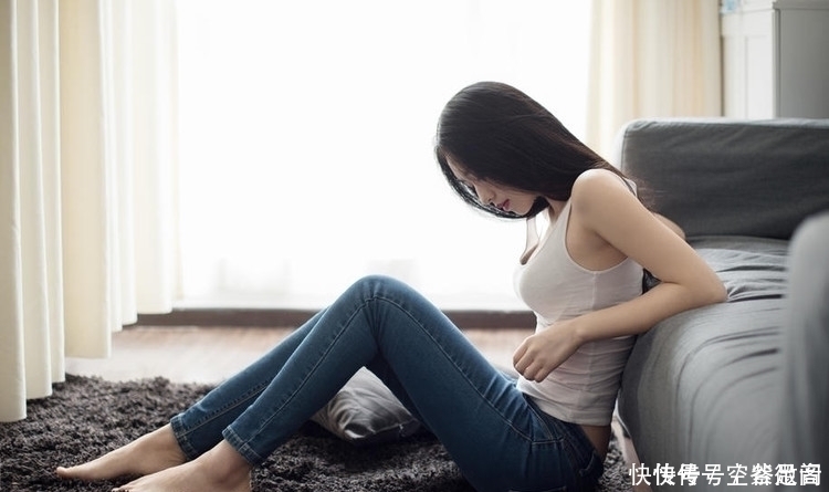 小妹妹|小妹妹曲线优美,穿搭紧身牛仔裤,呈现婉约别致女性韵味!