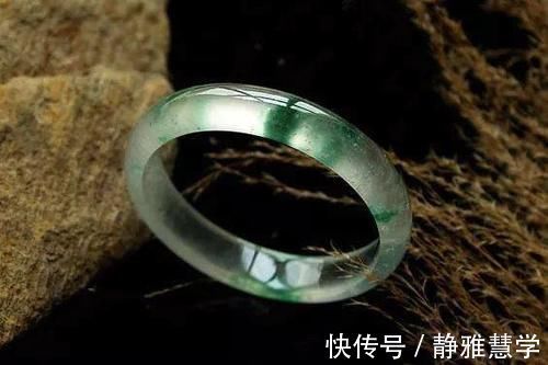 手腕|翡翠手镯是女士腕上漂亮的风景线,给人带来美丽和气质!