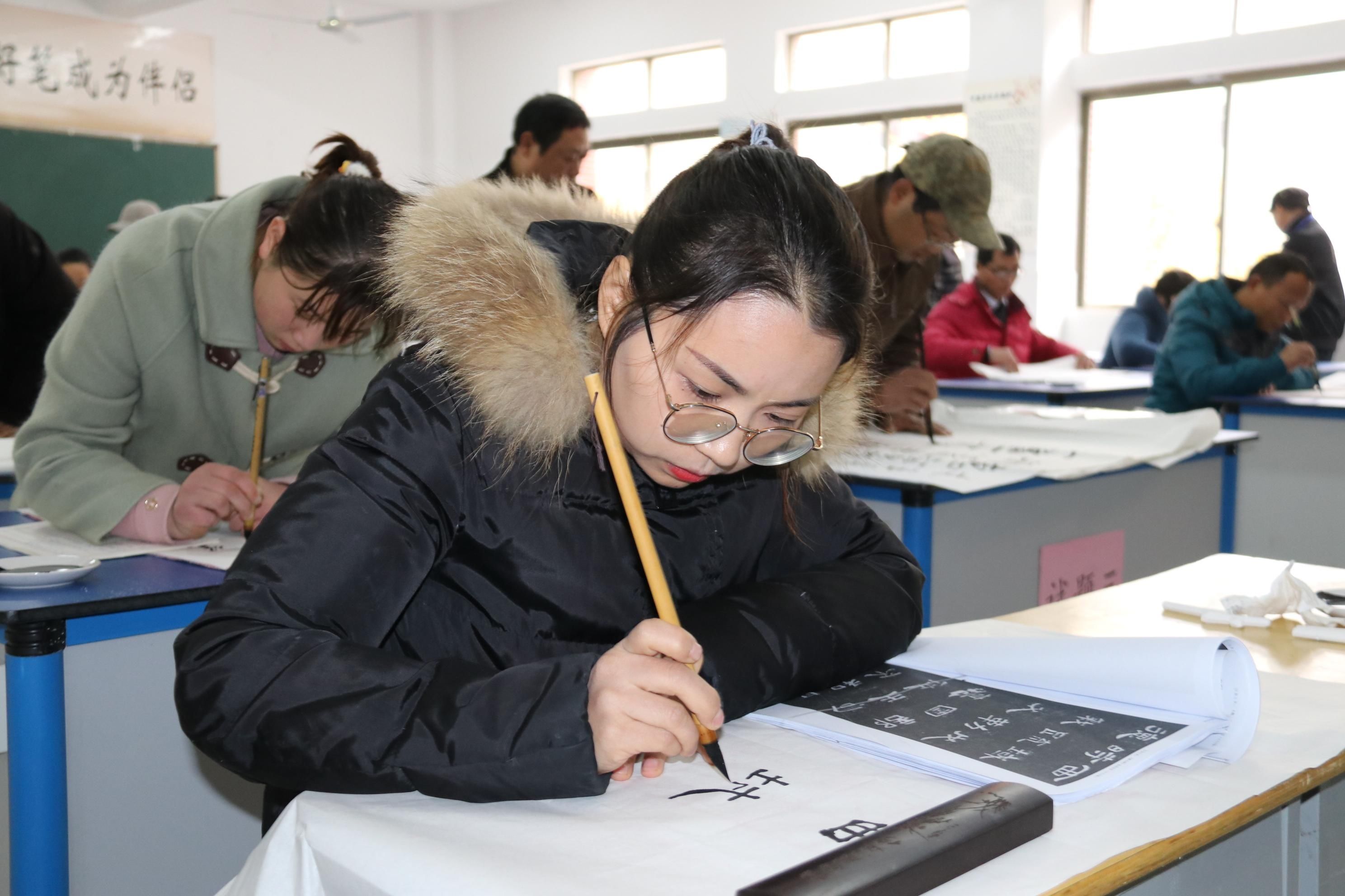  书法|隆回350名师生现场书法比赛（图）