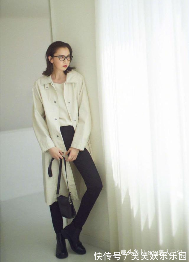 搭配 早秋的高级美，我建议你穿“象牙白”，日本优衣库的穿搭供你借鉴