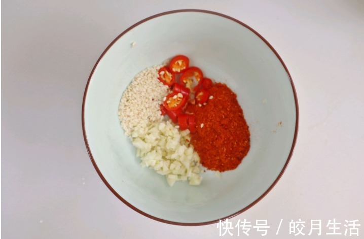 陈醋|让人胃口大开的凉拌菜,香辣红油鸡丝,色泽红亮,好吃不长胖