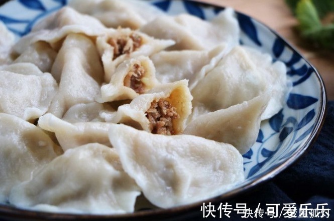 萝卜包饺子，直接包还是先焯水？多数错在这一步，难怪没有萝卜味