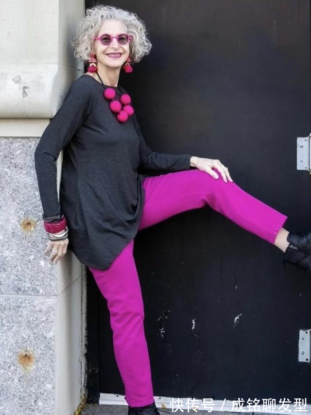 时尚|这才是老年人应有的穿衣打扮，优雅大气不做作，时髦减龄值得借鉴
