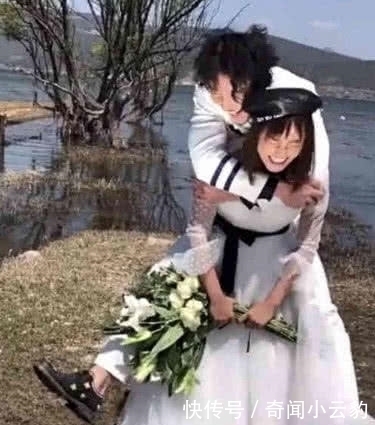 新人臭水池边拍婚纱照,新娘恶心吐了,看到成片却惊艳了