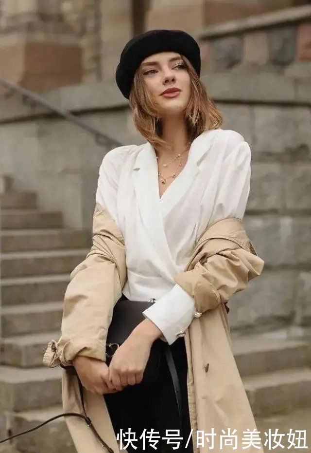 减龄|刘芳菲故宫游太会穿了,绿色大衣配贝雷帽好减龄,洋气不止一点点