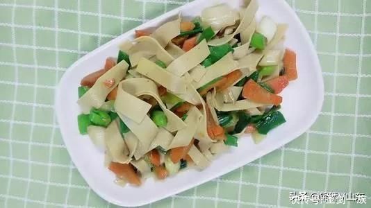 简单又好吃的爽口的下饭菜，鲜美开胃，端上桌都抢着伸筷，秒光！