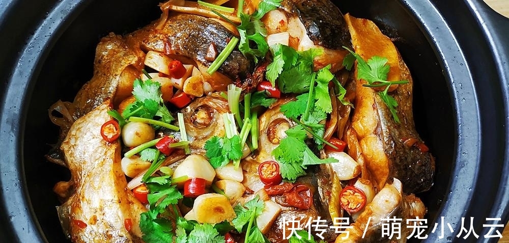 教你做非常简单的砂锅焖草鱼,不用煎也不用油炸,好吃特下饭