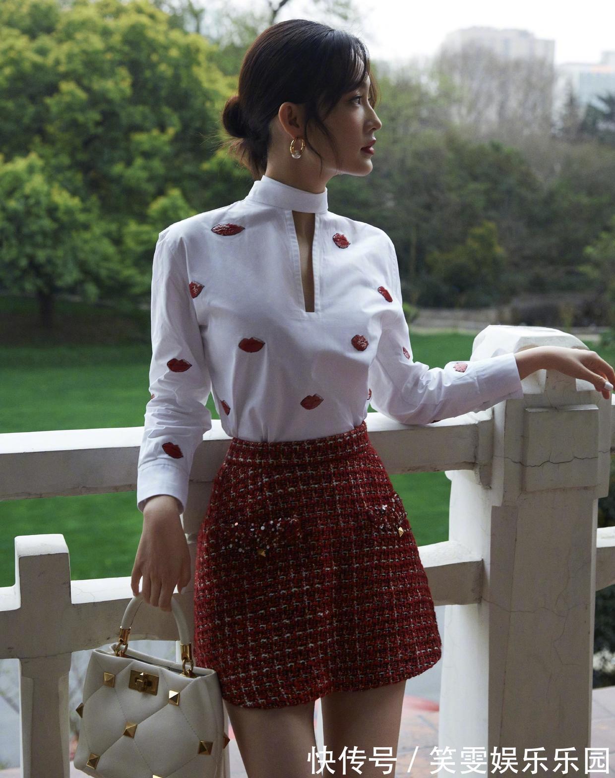 透视连衣裙|李沁身材和气质真绝了!穿大红色透视连衣裙亮相,漫画腿真吸睛