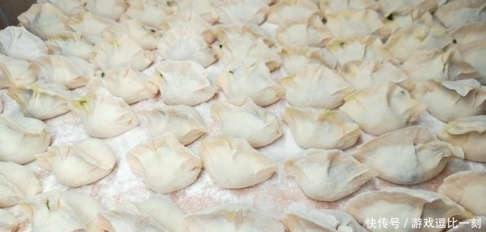 搅拌均匀|三伏天吃饺子，韭菜靠边站，用此菜做馅，鲜嫩多汁营养好，太鲜了