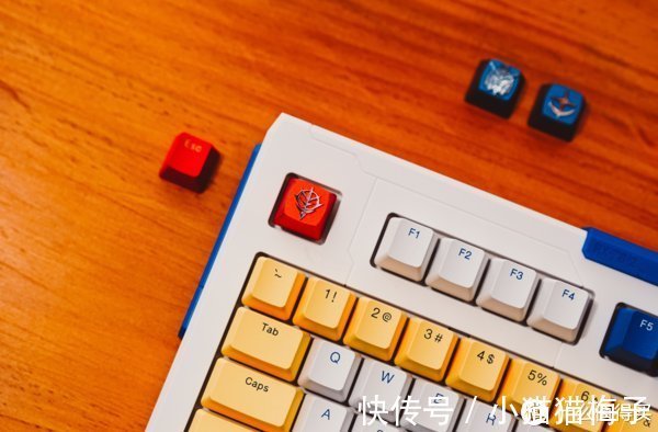 ikbc|高达键盘居然还有补完计划?ikbc联名高达金属键帽上手体验