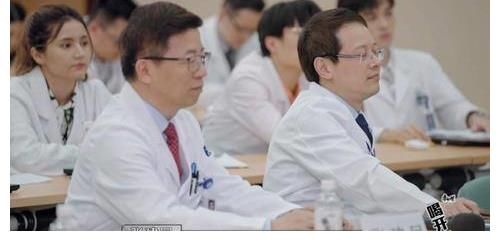 《令人心动的offer3》中，汪苇杭脱口秀式的病例汇报，太有喜感了