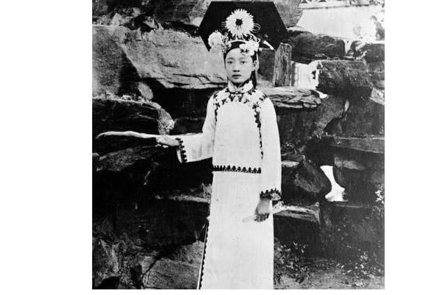 明星|晚清罕照出嫁前的婉容,最后离宫的3个宫女,青楼女子堪比明星