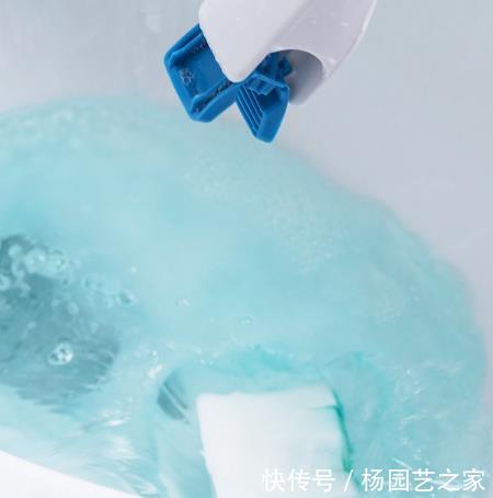 卫生死角|马桶三天不刷就有黄渍污垢，跟保洁阿姨学3招，轻松祛黄，无异味