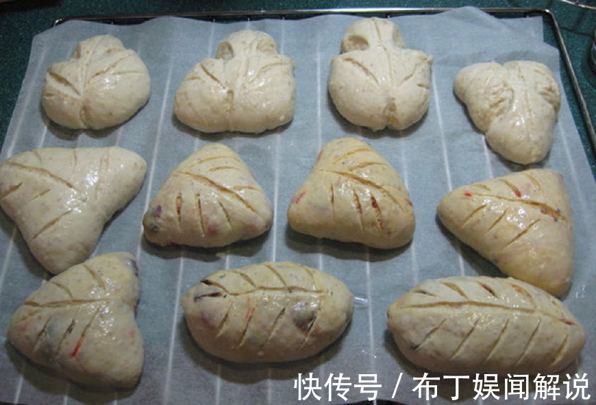 面包|早餐,别再做面饼了,试试这面包,咬一口满嘴喷香,家人都爱吃!