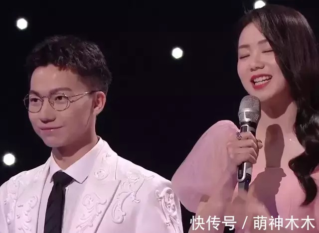 湖南台新主持跨年亮相即翻车，找不到镜头不会接话，何炅都带不动