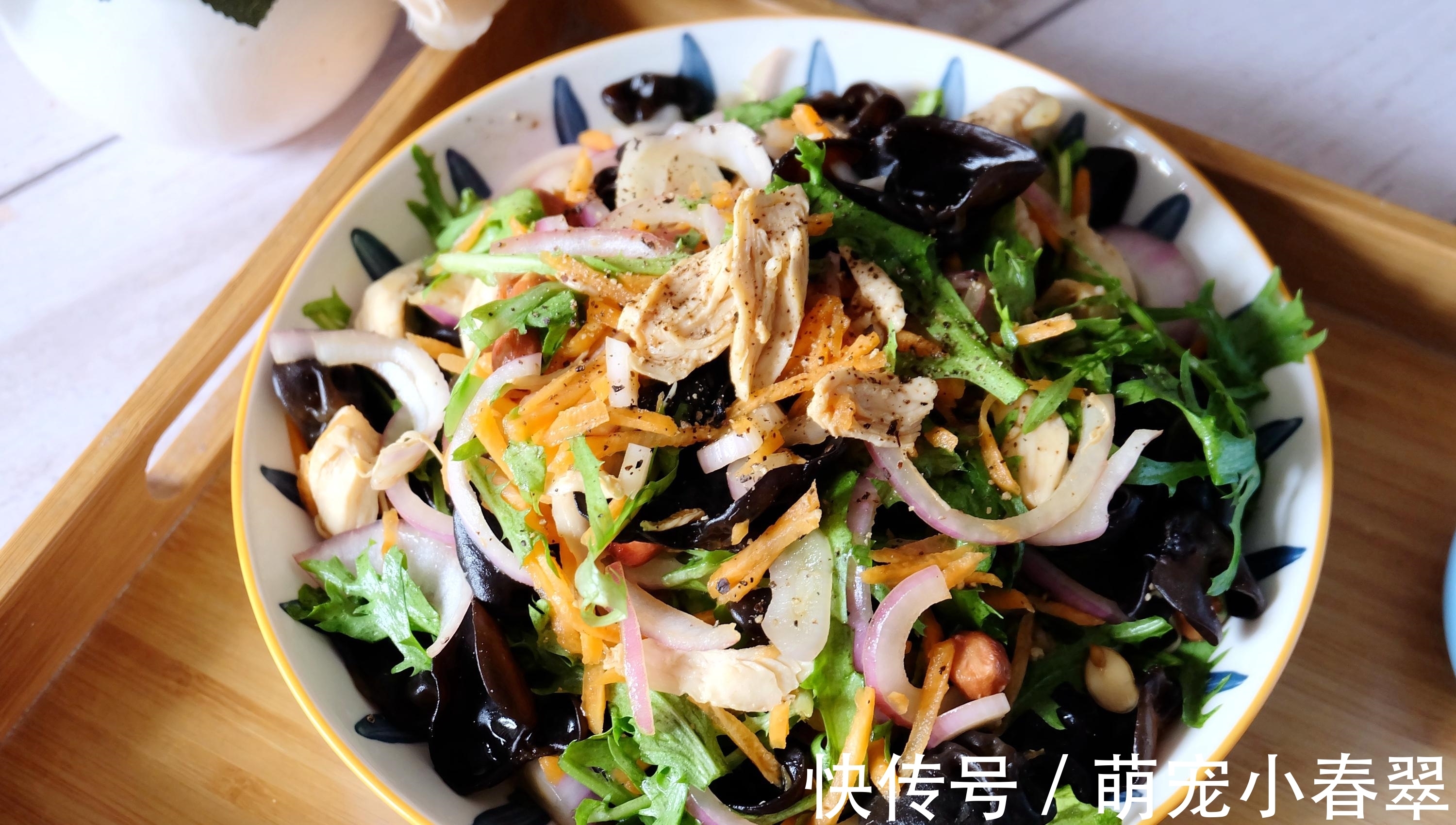 夏天最爱轻食减脂餐,鸡胸肉沙拉做法简单营养丰富,越吃越喜欢