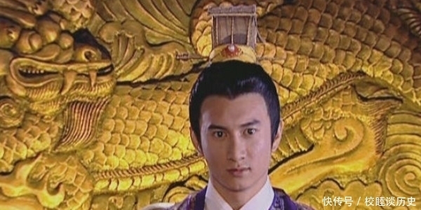 皇兄拿毒酒敬弟弟并祝他活一千岁,弟弟回应一句话,成功逃过一劫