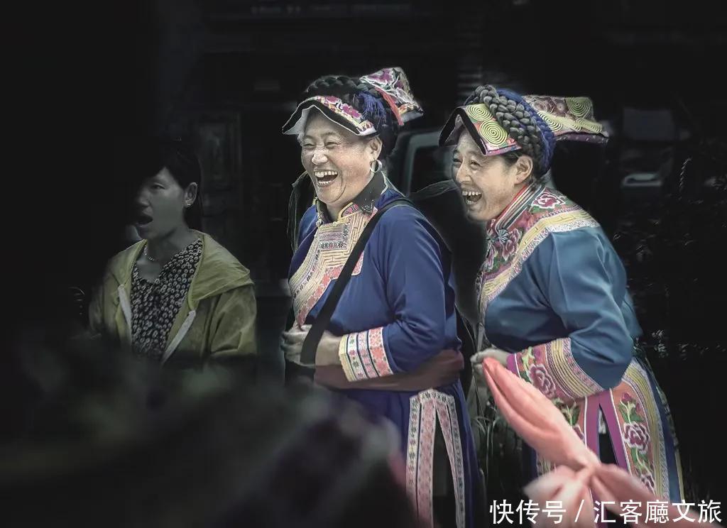 莎朗|2021端午,四川茂县民众载歌载舞欢度羌族“瓦尔俄足”节