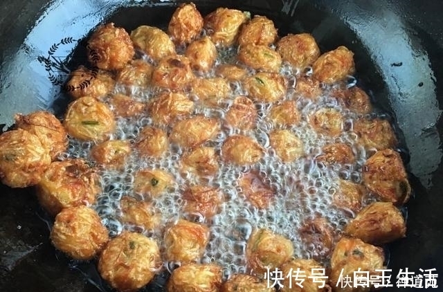 诀窍|炸萝卜丸子要先焯水吗？看大厨如何炸丸子，焦香酥脆有诀窍